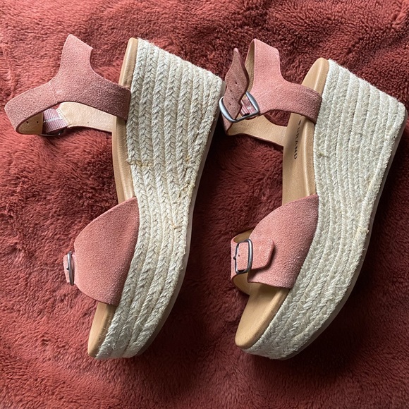 Lucky Brand Platform Sandals (Pink Suede) - Picture 3 of 4